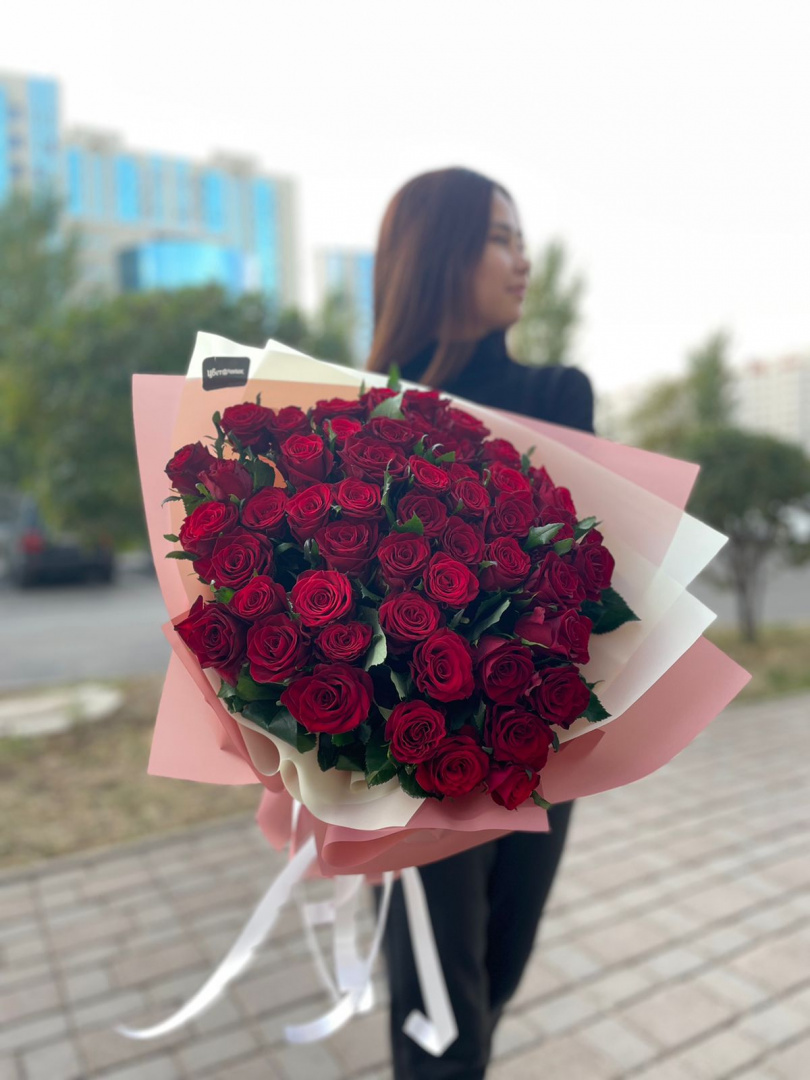 картинка Букет "Ред игл" 51 роза